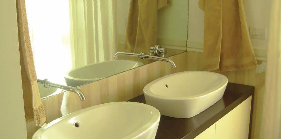 Bagno sospeso in legno